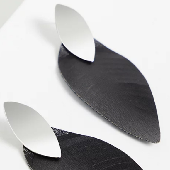 ✨ 2/$18  Torrid Back Faux Leather Leaf Earrings - Picture 2 of 3